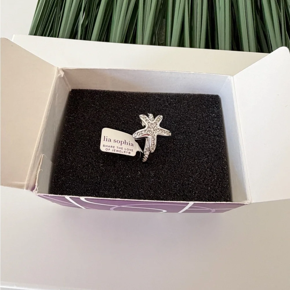 Lia Sophia Silver Starfish Crystal Ring - Picture 2 of 5